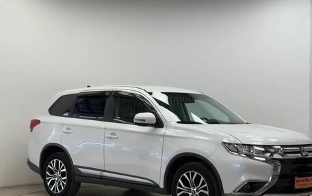 Mitsubishi Outlander III рестайлинг 3, 2016 год, 1 899 000 рублей, 7 фотография