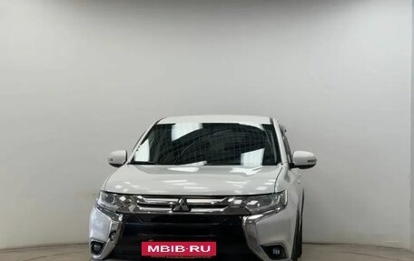 Mitsubishi Outlander III рестайлинг 3, 2016 год, 1 899 000 рублей, 8 фотография