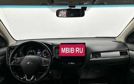 Mitsubishi Outlander III рестайлинг 3, 2016 год, 1 899 000 рублей, 18 фотография