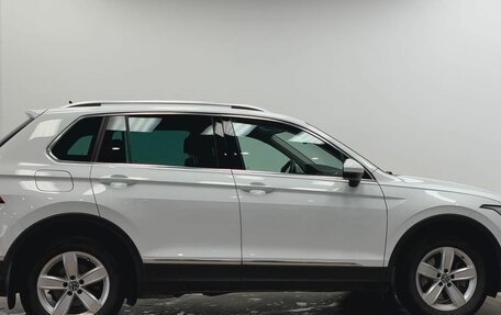 Volkswagen Tiguan II, 2021 год, 3 390 000 рублей, 16 фотография