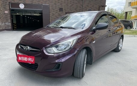 Hyundai Solaris II рестайлинг, 2013 год, 860 000 рублей, 2 фотография