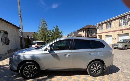 Mitsubishi Outlander III рестайлинг 3, 2014 год, 1 650 000 рублей, 8 фотография