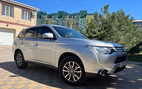 Mitsubishi Outlander III рестайлинг 3, 2014 год, 1 650 000 рублей, 2 фотография