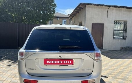 Mitsubishi Outlander III рестайлинг 3, 2014 год, 1 650 000 рублей, 6 фотография