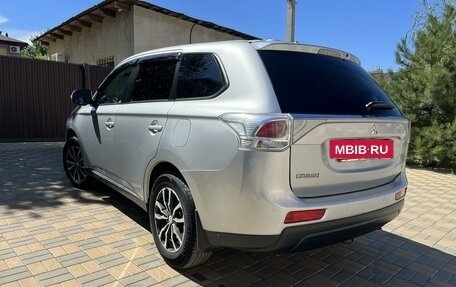 Mitsubishi Outlander III рестайлинг 3, 2014 год, 1 650 000 рублей, 7 фотография