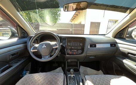 Mitsubishi Outlander III рестайлинг 3, 2014 год, 1 650 000 рублей, 10 фотография