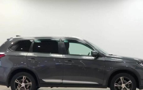 Mitsubishi Outlander III рестайлинг 3, 2018 год, 2 350 000 рублей, 5 фотография