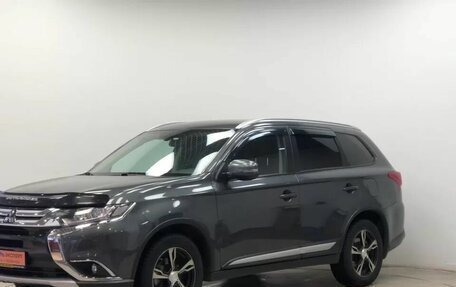 Mitsubishi Outlander III рестайлинг 3, 2018 год, 2 350 000 рублей, 8 фотография