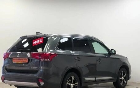 Mitsubishi Outlander III рестайлинг 3, 2018 год, 2 350 000 рублей, 4 фотография