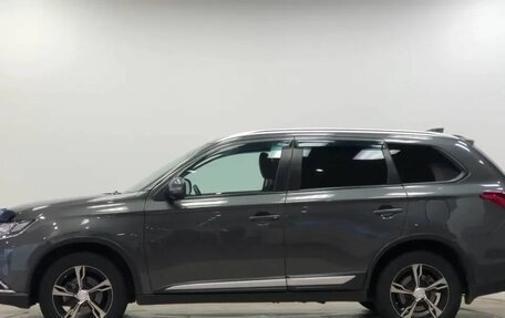 Mitsubishi Outlander III рестайлинг 3, 2018 год, 2 350 000 рублей, 9 фотография