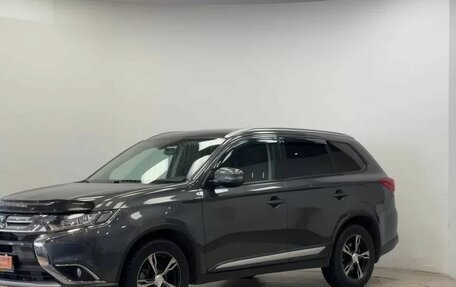 Mitsubishi Outlander III рестайлинг 3, 2018 год, 2 350 000 рублей, 26 фотография