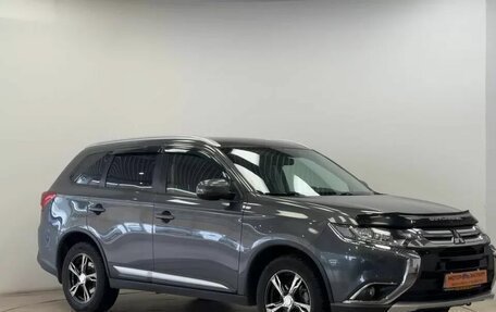 Mitsubishi Outlander III рестайлинг 3, 2018 год, 2 350 000 рублей, 24 фотография