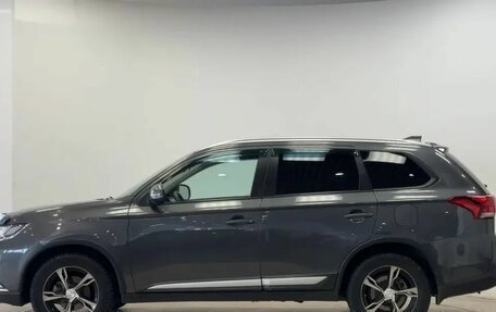 Mitsubishi Outlander III рестайлинг 3, 2018 год, 2 350 000 рублей, 27 фотография