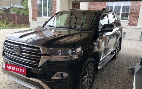 Toyota Land Cruiser 200, 2017 год, 6 600 000 рублей, 2 фотография