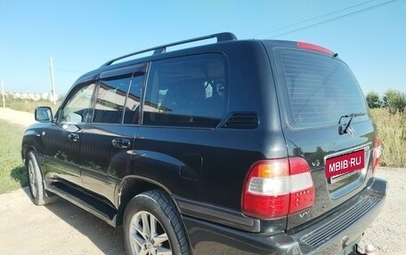 Toyota Land Cruiser 100 рестайлинг 2, 2005 год, 2 100 000 рублей, 3 фотография