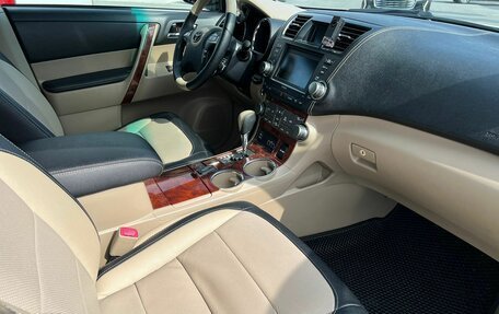 Toyota Highlander III, 2011 год, 2 358 000 рублей, 10 фотография