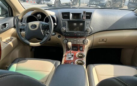 Toyota Highlander III, 2011 год, 2 358 000 рублей, 11 фотография