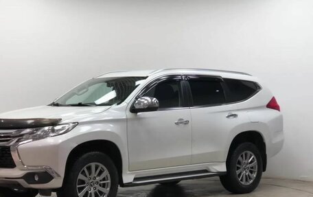 Mitsubishi Pajero Sport III рестайлинг, 2018 год, 2 550 000 рублей, 8 фотография