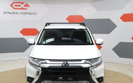 Mitsubishi Outlander III рестайлинг 3, 2020 год, 2 590 000 рублей, 2 фотография