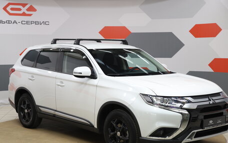 Mitsubishi Outlander III рестайлинг 3, 2020 год, 2 590 000 рублей, 3 фотография