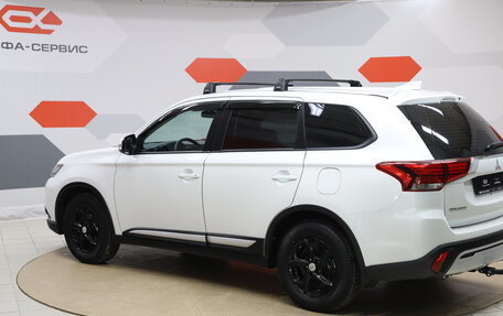 Mitsubishi Outlander III рестайлинг 3, 2020 год, 2 590 000 рублей, 4 фотография