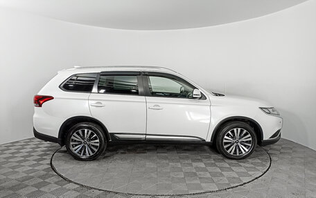 Mitsubishi Outlander III рестайлинг 3, 2019 год, 2 410 000 рублей, 4 фотография