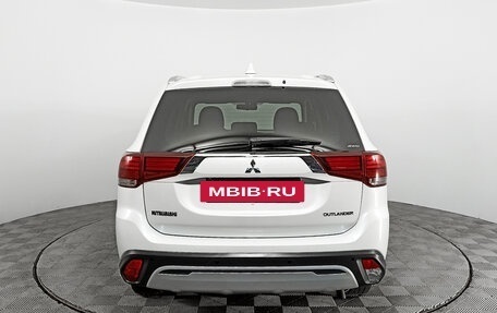 Mitsubishi Outlander III рестайлинг 3, 2019 год, 2 410 000 рублей, 6 фотография