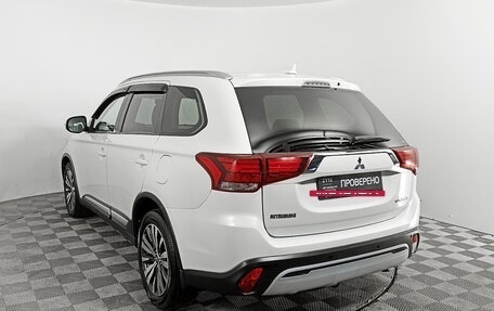 Mitsubishi Outlander III рестайлинг 3, 2019 год, 2 410 000 рублей, 7 фотография