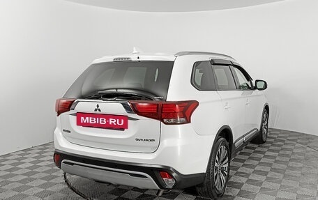 Mitsubishi Outlander III рестайлинг 3, 2019 год, 2 410 000 рублей, 5 фотография