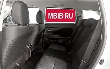 Mitsubishi Outlander III рестайлинг 3, 2019 год, 2 410 000 рублей, 12 фотография