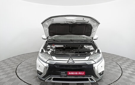 Mitsubishi Outlander III рестайлинг 3, 2019 год, 2 410 000 рублей, 9 фотография