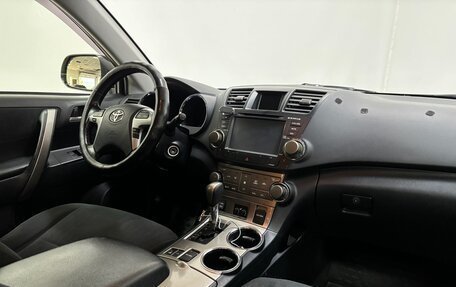 Toyota Highlander III, 2012 год, 2 195 000 рублей, 12 фотография