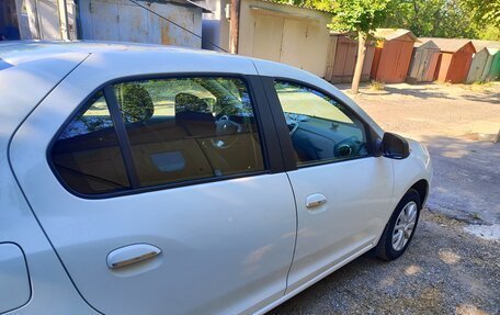 Renault Logan II, 2016 год, 979 000 рублей, 13 фотография