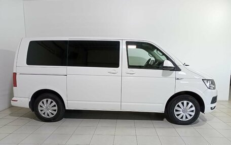 Volkswagen Caravelle T6 рестайлинг, 2017 год, 3 150 000 рублей, 8 фотография