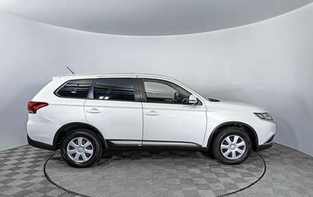 Mitsubishi Outlander III рестайлинг 3, 2015 год, 1 901 000 рублей, 4 фотография