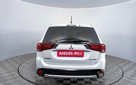 Mitsubishi Outlander III рестайлинг 3, 2015 год, 1 901 000 рублей, 6 фотография