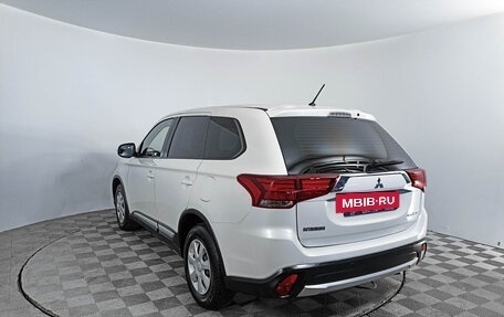 Mitsubishi Outlander III рестайлинг 3, 2015 год, 1 901 000 рублей, 7 фотография