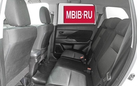 Mitsubishi Outlander III рестайлинг 3, 2015 год, 1 901 000 рублей, 12 фотография