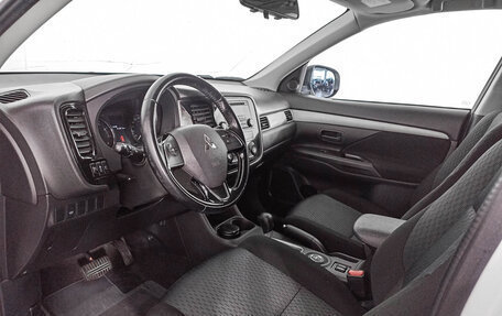 Mitsubishi Outlander III рестайлинг 3, 2015 год, 1 901 000 рублей, 16 фотография