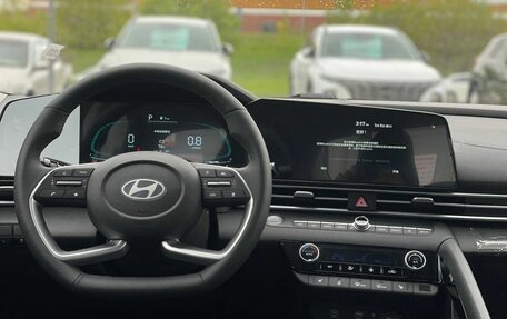 Hyundai Elantra, 2024 год, 2 400 000 рублей, 30 фотография