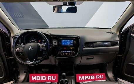 Mitsubishi Outlander III рестайлинг 3, 2015 год, 2 050 000 рублей, 9 фотография