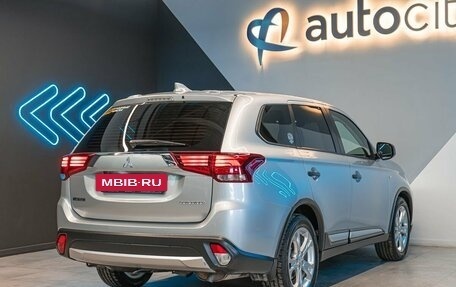 Mitsubishi Outlander III рестайлинг 3, 2017 год, 2 132 000 рублей, 6 фотография