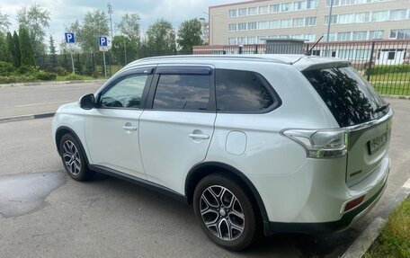 Mitsubishi Outlander III рестайлинг 3, 2014 год, 1 850 000 рублей, 7 фотография