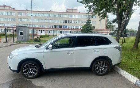 Mitsubishi Outlander III рестайлинг 3, 2014 год, 1 850 000 рублей, 8 фотография