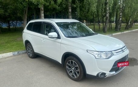 Mitsubishi Outlander III рестайлинг 3, 2014 год, 1 850 000 рублей, 3 фотография