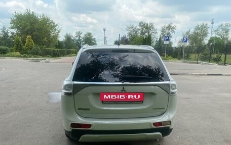 Mitsubishi Outlander III рестайлинг 3, 2014 год, 1 850 000 рублей, 6 фотография