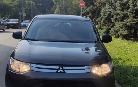 Mitsubishi Outlander III рестайлинг 3, 2014 год, 1 700 000 рублей, 3 фотография