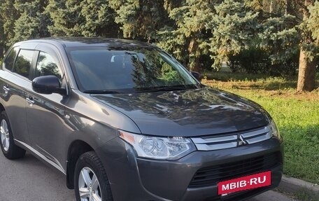 Mitsubishi Outlander III рестайлинг 3, 2014 год, 1 700 000 рублей, 5 фотография