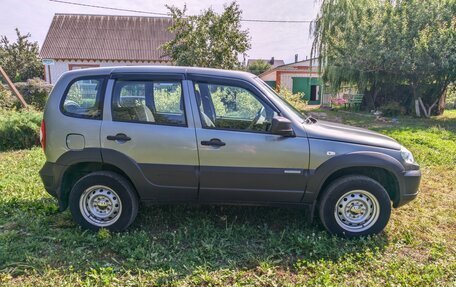 Chevrolet Niva I рестайлинг, 2018 год, 900 000 рублей, 5 фотография