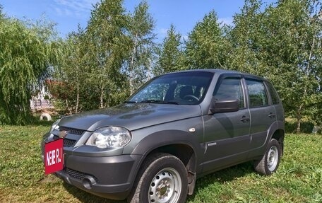 Chevrolet Niva I рестайлинг, 2018 год, 900 000 рублей, 3 фотография